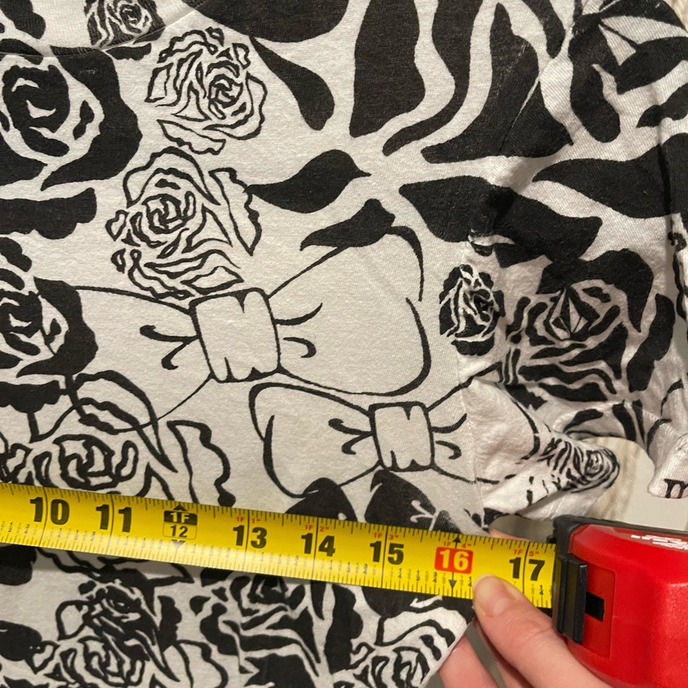 Volcom Roses & Bows Graphic Design Size M(Petit) - Picture 5 of 7